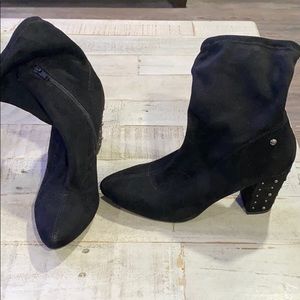 Black heel boots